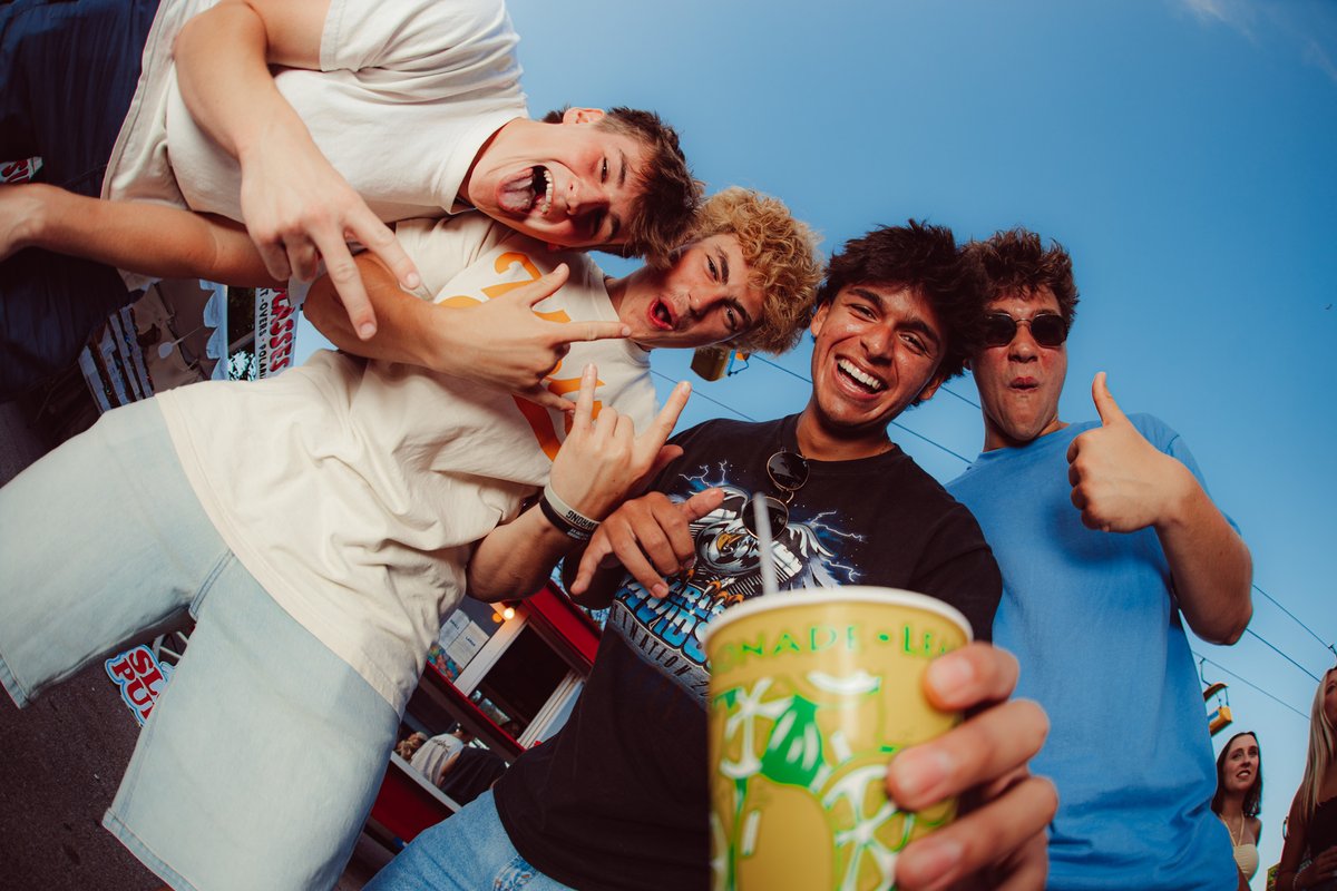 Summerfest's tweet image. Music, memories, and pure joy, what a year it’s been! 🤗🎶✨
📸@ rperg, @ bubbiesoup, @ monjoa_, @ annagraceyphoto