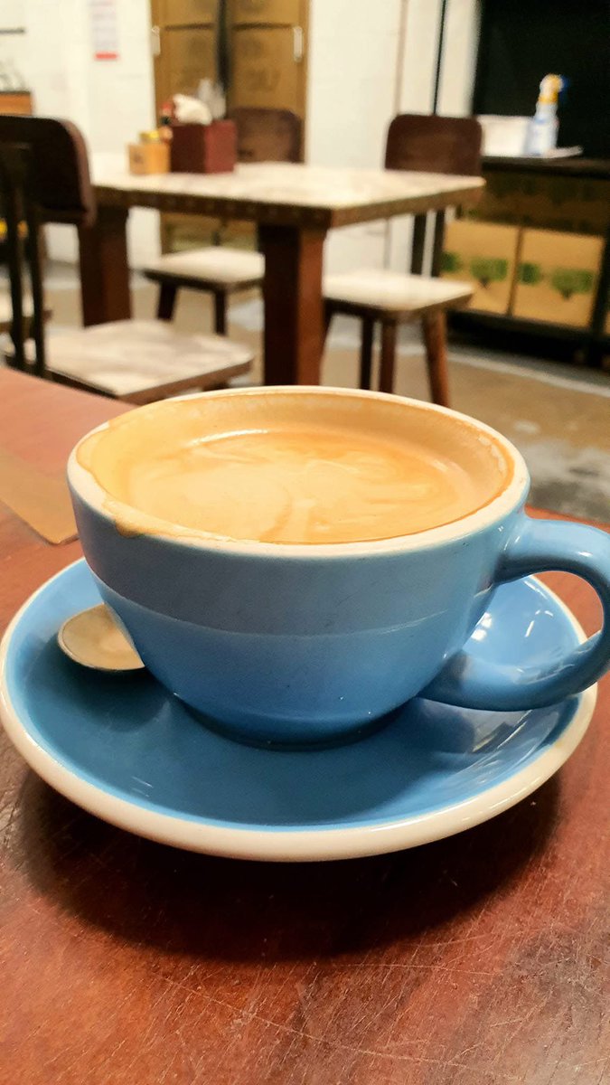 SitaIRL88's tweet photo. Corner lo coffee shop......
                    Vedi vedi gaa whistlesthee.....!!

#Coffee &amp; I share an Unbreakable bond I say...... !! 

#CoffeeAddicts  #CofeeLove  #CocoBlu https://t.co/pSkrNeY3xb
