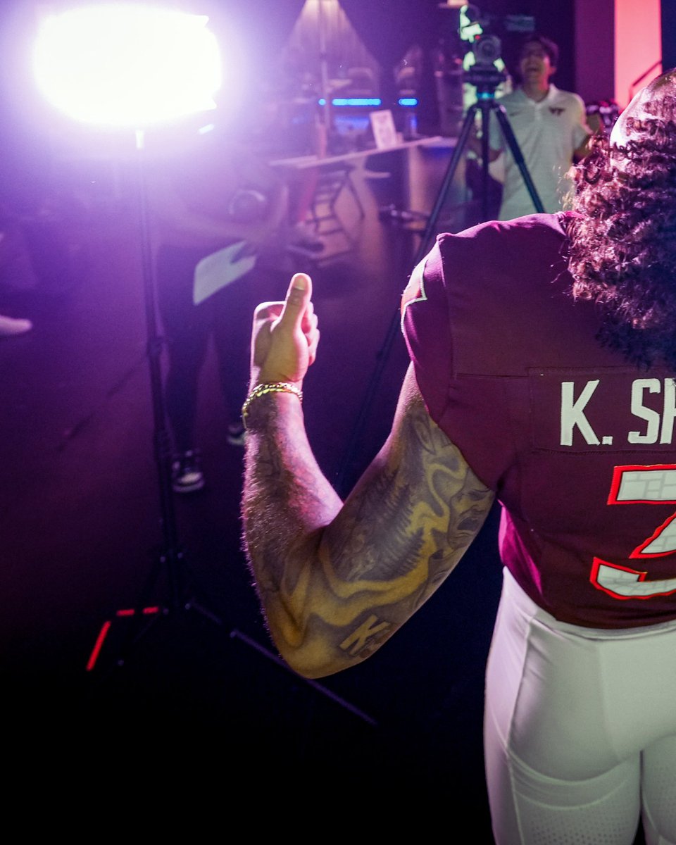 HokiesFB's tweet image. We knew you were hungry for some BTS- so hereβs a snack to hold you over πββοΈ
#ThisIsHome | #TeamOverMe