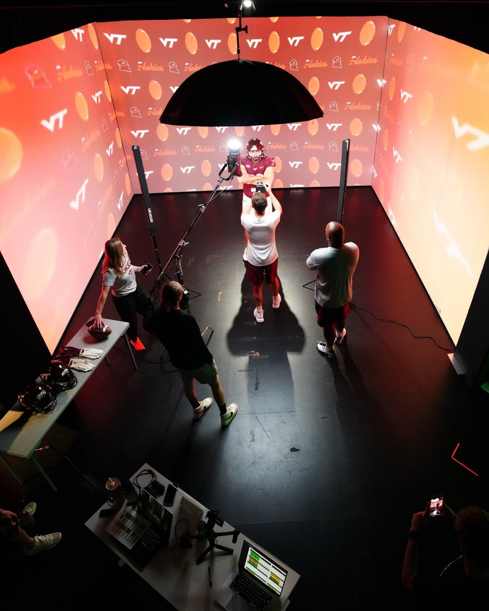 HokiesFB's tweet image. We knew you were hungry for some BTS- so hereβs a snack to hold you over πββοΈ
#ThisIsHome | #TeamOverMe