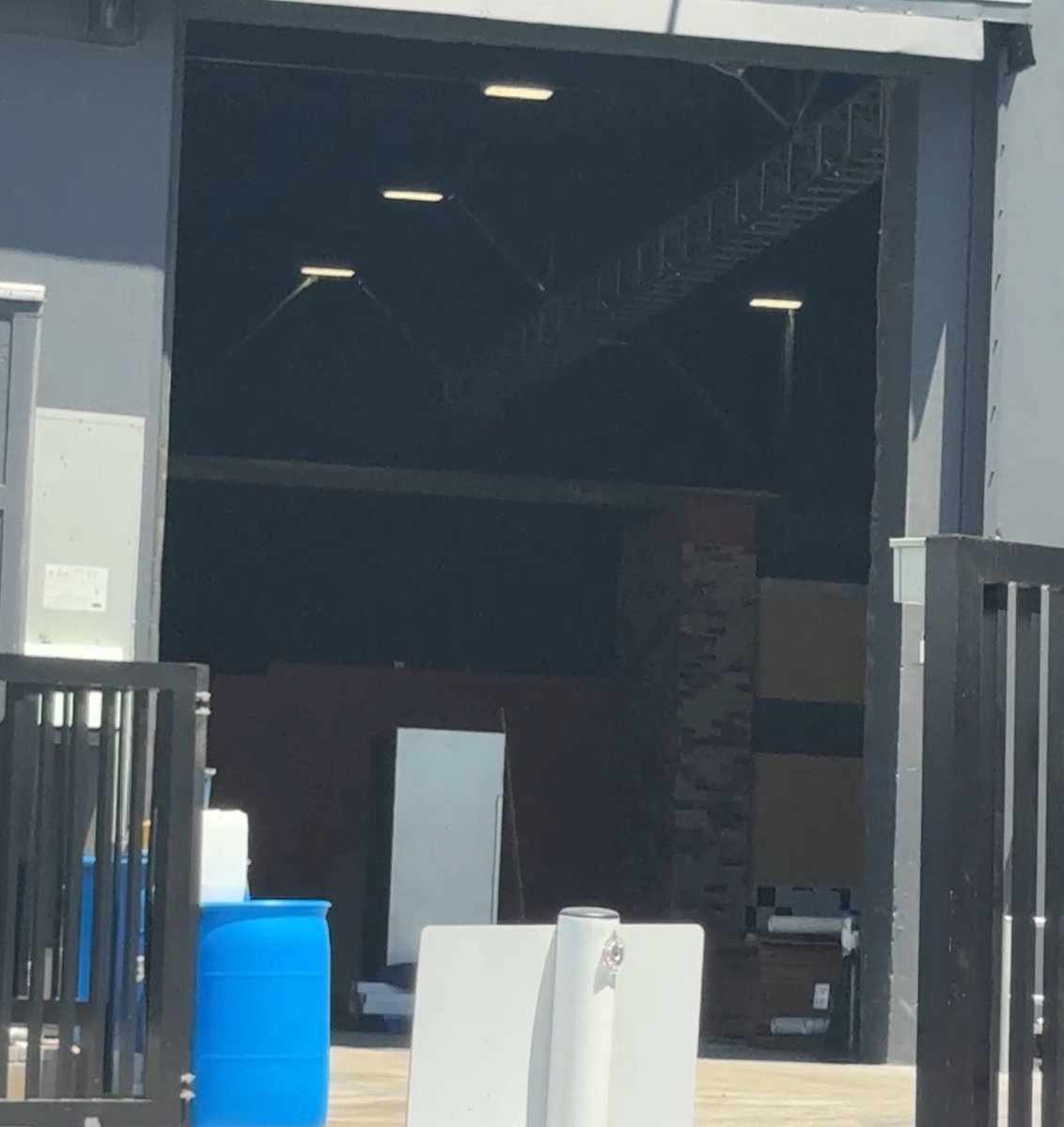 DeducerFNAF's tweet image. The 'FIVE NIGHTS AT FREDDY'S' Attraction at HALLOWEEN HORROR NIGHTS Was Spotted!! 👀
Progress seems to be going well! based off the FNAF Movie Pizzeria...
(via @/thecalibae)
#FNAF #FNAFMovie #FiveNightsAtFreddys #HHN