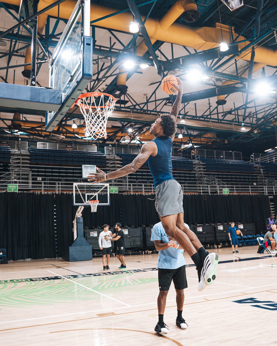 FIUHoops's tweet image. practice makes posters 📸😤