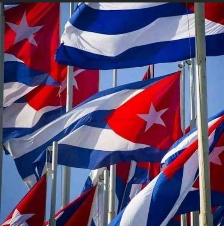 Ni soberbia ni prepotencia. Se necesita seriedad, humanismo, sensibilidad, calidez humana, con humildad, con respeto.
Palabras que cada servidor público debe tener presente siempre. 
No se puede mirar nunca por encima del hombro a nadie.