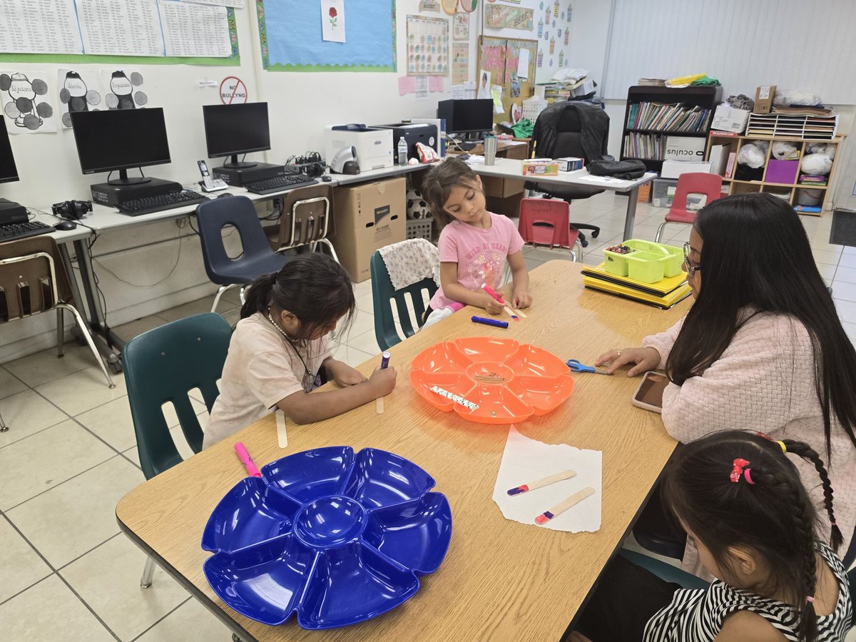 mdcpsmigrant's tweet image. Our students at Everglades Center learned about harmonicas and had fun making one of their own.

#YourBestChoiceMDCPS
#Summer305 #SYIP2025
@SuptDotres
@MDCPSTitleI
@MDCPS