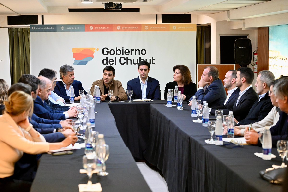 MENOS IMPUESTOS PARA PRODUCIR MEJOR, EXPORTAR MÁS Y GARANTIZAR EMPLEO DE CALIDAD

Durante más de cien años, Chubut ha sido el corazón de la industria petrolera de la Argentina, y no vamos a quedarnos de brazos cruzados mientras se pone en riesgo el futuro de miles de trabajadores