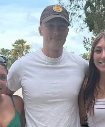 the urge to rub my face on his chest 🫦🫦