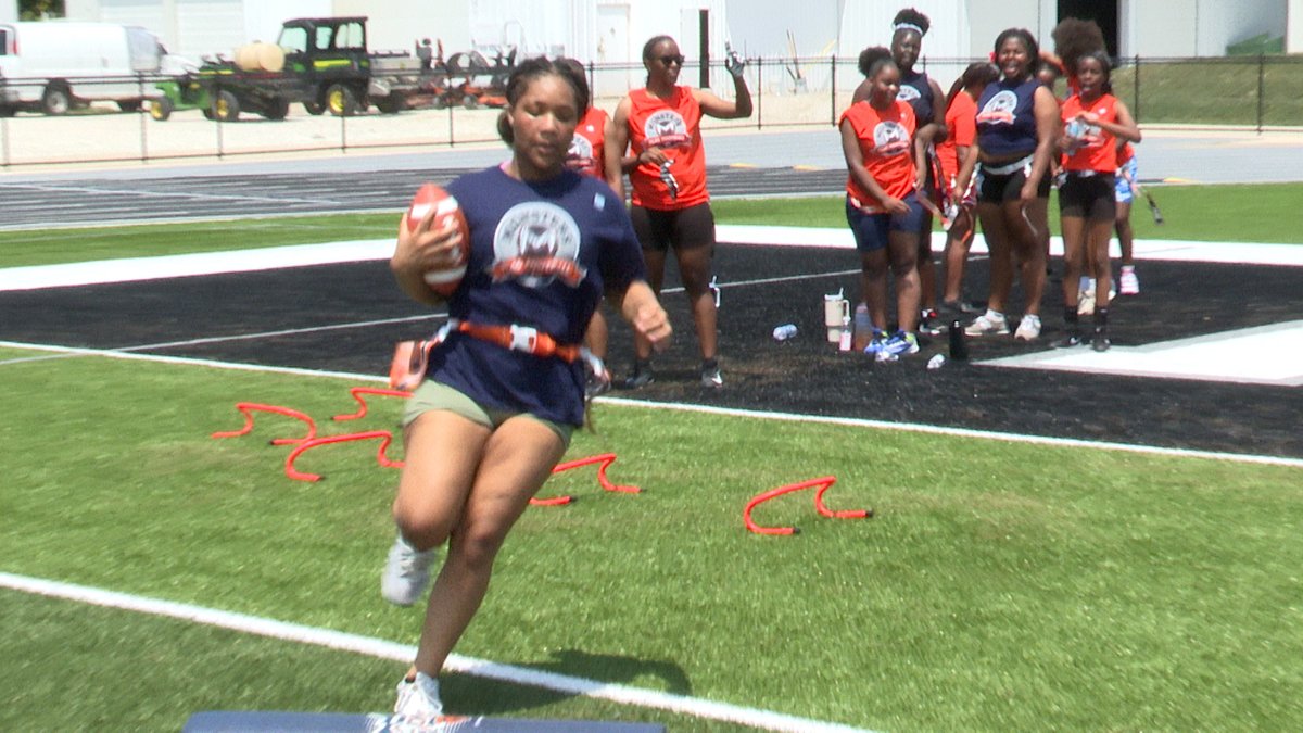 KurtPegler's tweet image. The Chicago Bears are planting the seeds for girls flag football programs around the state, including in Peoria
 
story: centralillinoisproud.com/sports/local-s…