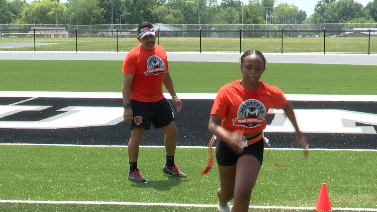 KurtPegler's tweet image. The Chicago Bears are planting the seeds for girls flag football programs around the state, including in Peoria
 
story: centralillinoisproud.com/sports/local-s…