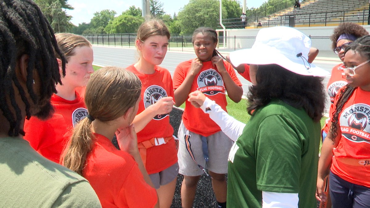KurtPegler's tweet image. The Chicago Bears are planting the seeds for girls flag football programs around the state, including in Peoria
 
story: centralillinoisproud.com/sports/local-s…