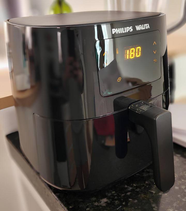 promoimperdivel's tweet photo. CORRE, AIR FRYER GRANDONA WALITA, VAI ESGOTAR RÁPIDO

🤩 Philips Walita Preta Fritadeira Airfryer Essential XL Digital, 6.2L

😵 De: 529
🤑 Por: R$ 382 em 12x sem juros
🎟 CUPOM: CORREPRIME15

🛒 Acesse: https://t.co/3VzFV5NatR

Cupom aplica abrindo o link acima com o APP! Testem aí!