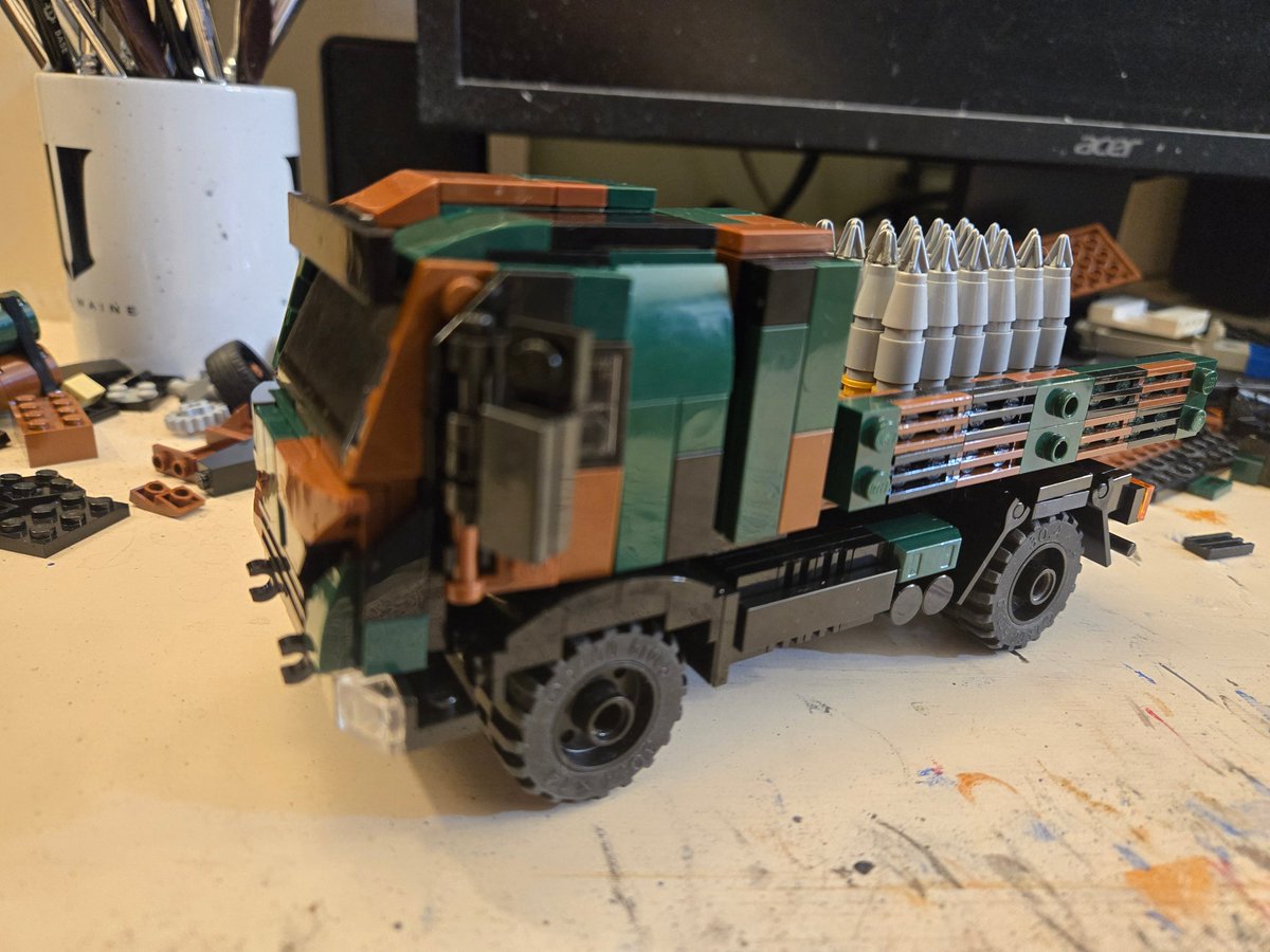 Carl___Spackler's tweet image. Iveco EuroCargo delivering a load of shells to the front lines 🇺🇦💪