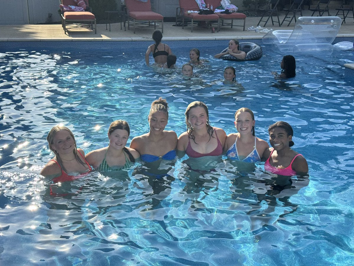 BGHS_Cheer's tweet image. Thank you to the Mantlo Family for hosting an amazing high school team bonding night! Also, a big thank you to Laura Crabtree for her help with the camp door hangers. The Purples are ready to head off to cheer camp on Friday!