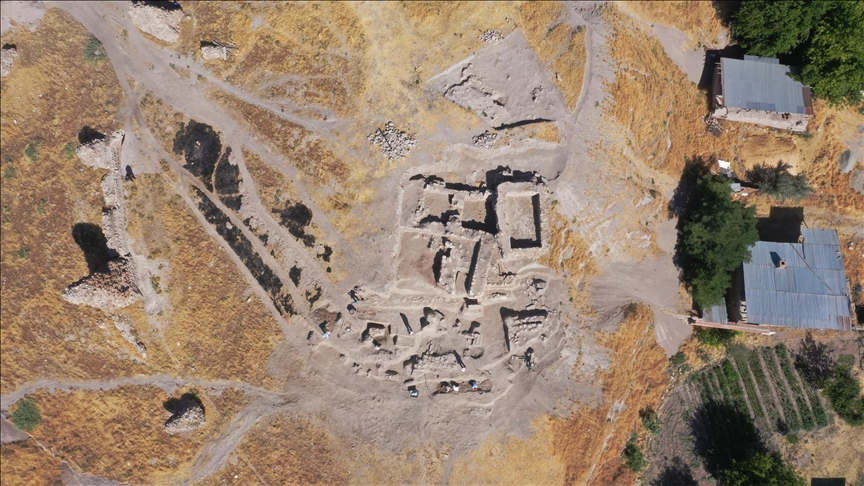 A 6,000-year-old ruin has been discovered during archaeological excavations in Eastern Türkiye.

Inside the ruin, researchers found a ritual "blood channel," which contained the remains of humans &amp; animals, along with an altar stone, on which there are knife marks.