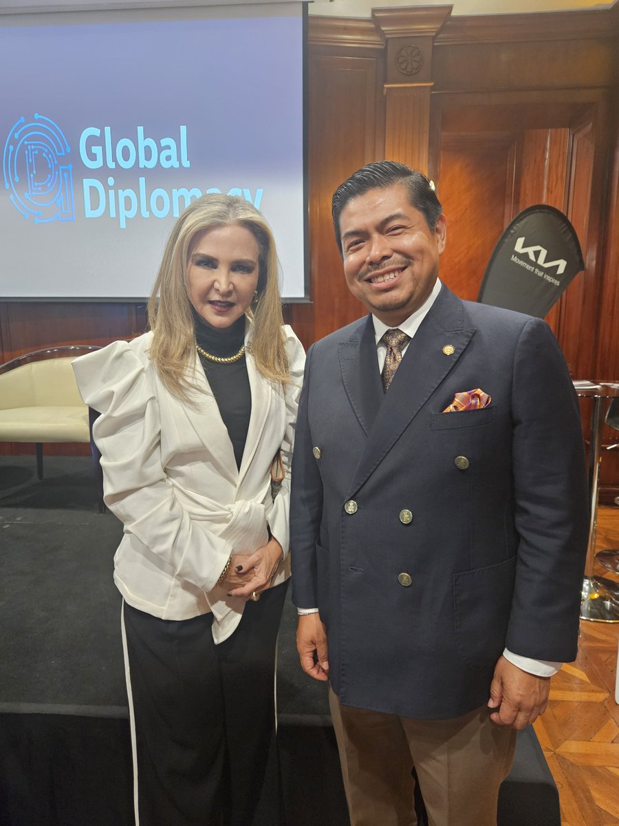 📍#GuatemalaEnEcuador | La <a href="/EmbaGuaEcuador/">Embajada de Guatemala en Ecuador</a>  participó en #GlobalDiplomacy, transmitiendo un saludo a la presidenta de la Cámara de Comercio de Quito, Dra. Mónica Heller. Se reiteró el compromiso de fortalecer la cooperación y el comercio bilateral 🇬🇹🤝🇪🇨.
#DiplomaciaComercialGT