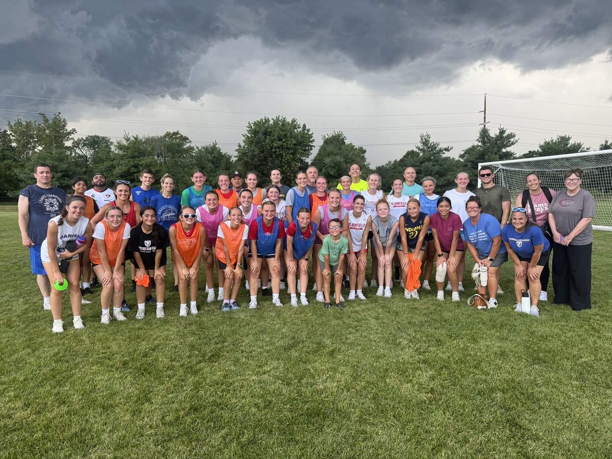 PHSladyquakers's tweet photo. We ended our second day of camp with our first annual Players vs. Parents Game! We played 7v7 against parents and siblings of our girls and had so much fun. So grateful for our team family! https://t.co/sUmHJLsrfp