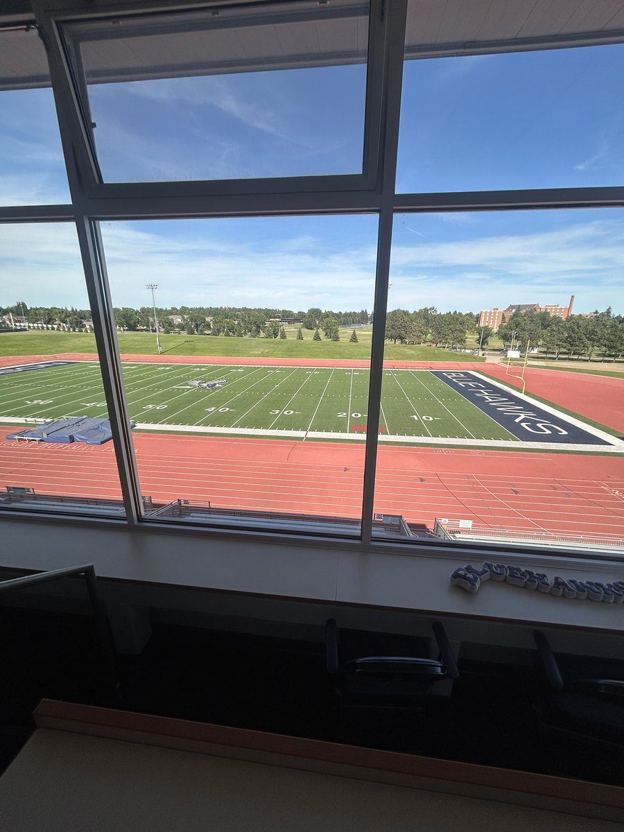 Isaiah55507's tweet image. Had an amazing Official visit at Dickinson State this past weekend. Thank you to all the coaches for showing me around!! Can’t wait to get back out for a game this fall! @JasonThier @RMcCarvel @BlueHawkFB @CoachOBrienDSU @CoachPStanton