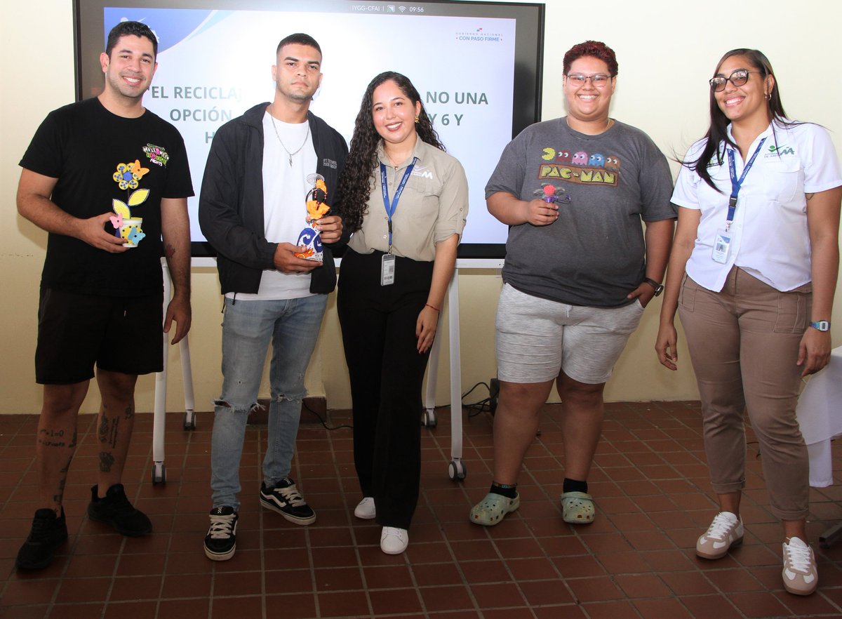 UTP Panamá (@utppanama) on Twitter photo Con el propósito de dar conciencia sobre la importancia del reciclaje y la correcta segregación de los residuos a los estudiantes de la Extensión de Howard de la UTP, se realizó una capacitación con el apoyo de la <a href="/AAUD_Panama/">Autoridad de Aseo</a>.
#utppanama <a href="/vidauutp/">Vicerrectoría de Vida Universitaria UTP</a> Con el propósito de dar conciencia sobre la importancia del reciclaje y la correcta segregación de los residuos a los estudiantes de la Extensión de Howard de la UTP, se realizó una capacitación con el apoyo de la <a href="/AAUD_Panama/">Autoridad de Aseo</a>.
#utppanama <a href="/vidauutp/">Vicerrectoría de Vida Universitaria UTP</a>