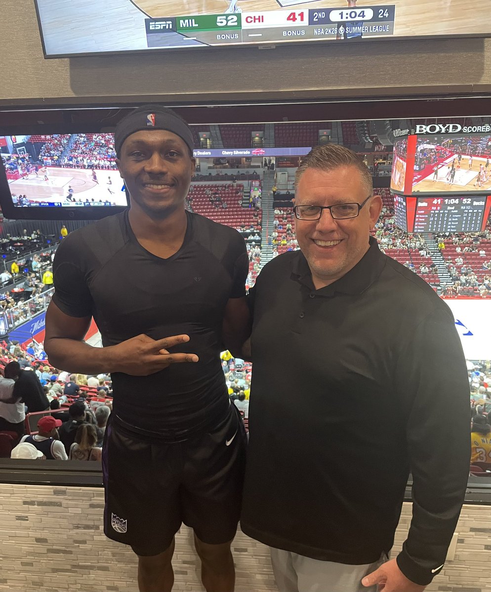 CoachTsimon's tweet image. Great to watch and spend time with @BGSUMBB legend @DaeqwonPlowden of the Sacramento Kings NBA summer league team. Big year ahead for him!
#BGSU #AlwaysBG