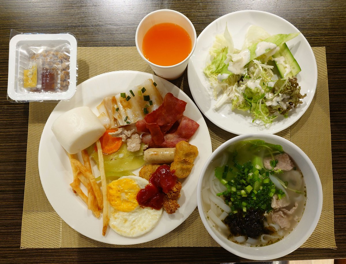 今朝の朝食は、違った麺と納豆にしてみた🤤🤤
ホテルの朝食の麺は、自分で麺と入れる食材をお皿にとって調理をお願いするスタイル😄