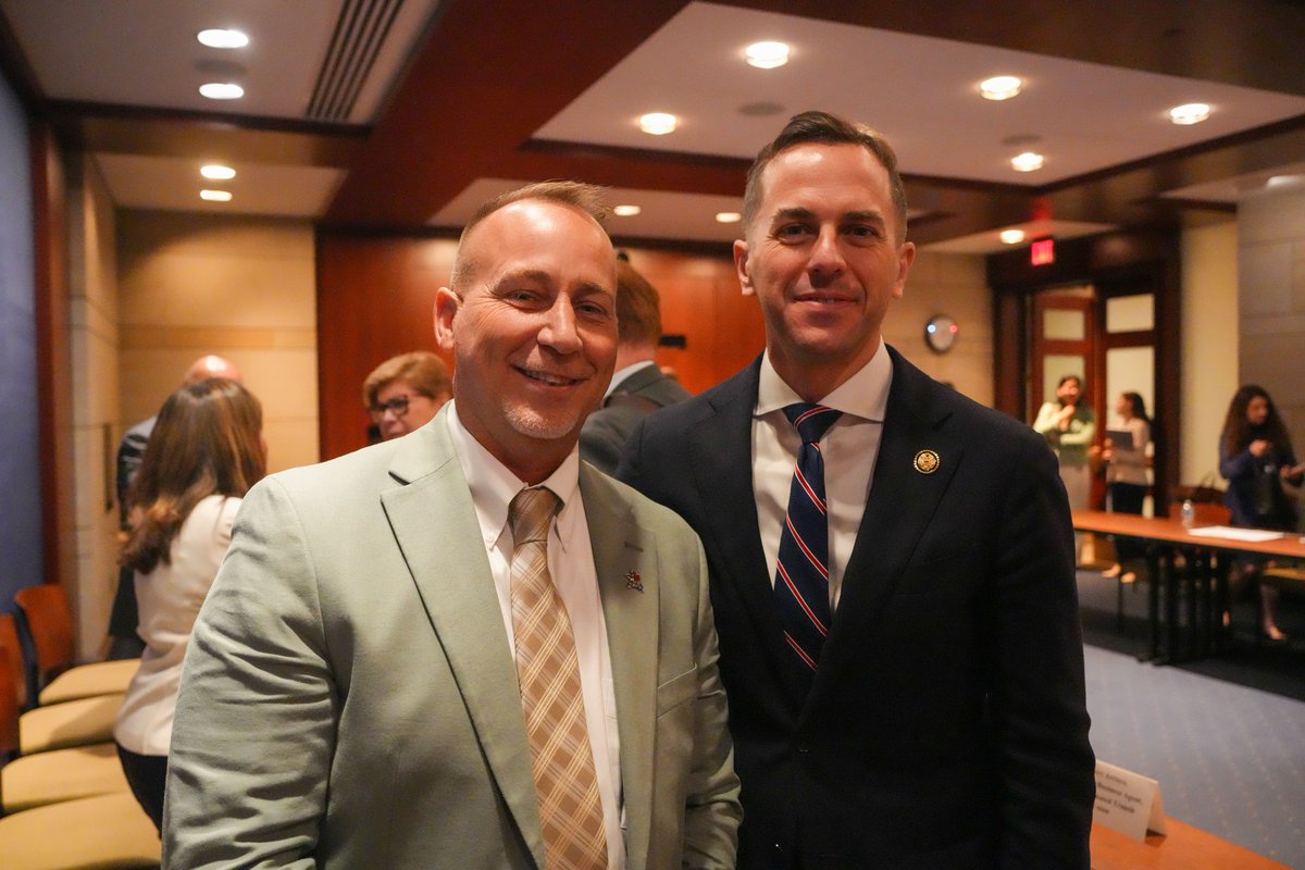 ATUComm's tweet image. Today, Local 822-Patterson, NJ, President Geraldo “Jerry” Arroyo gave a powerful testimony in front of the Congressional Hispanic Caucus during a roundtable at the United States Capitol.
“I want to share what my members go through on the job every day, as they are just trying to…