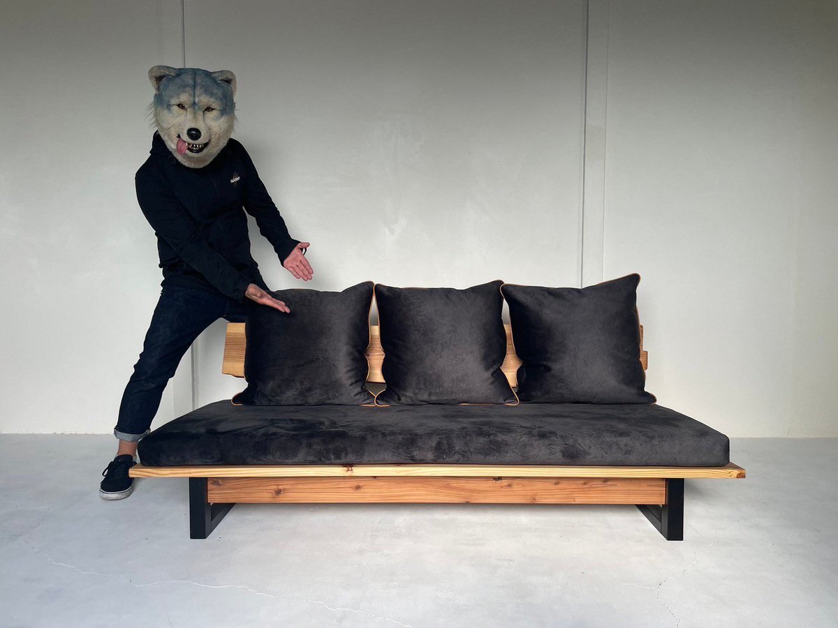 MASH-ROOMオリジナルのソファは、熊本・人吉の豪雨で出た家屋の梁を背もたれに再利用。職人の痕跡や木の風合いをそのまま活かした一点モノです。
【Tanaka Sofa】
mash-room.com/products/sofa

#MASHROOM #リビング家具 #災害材リユース #サステナブルデザイン #熊本県人吉市 #アップサイクル #循環