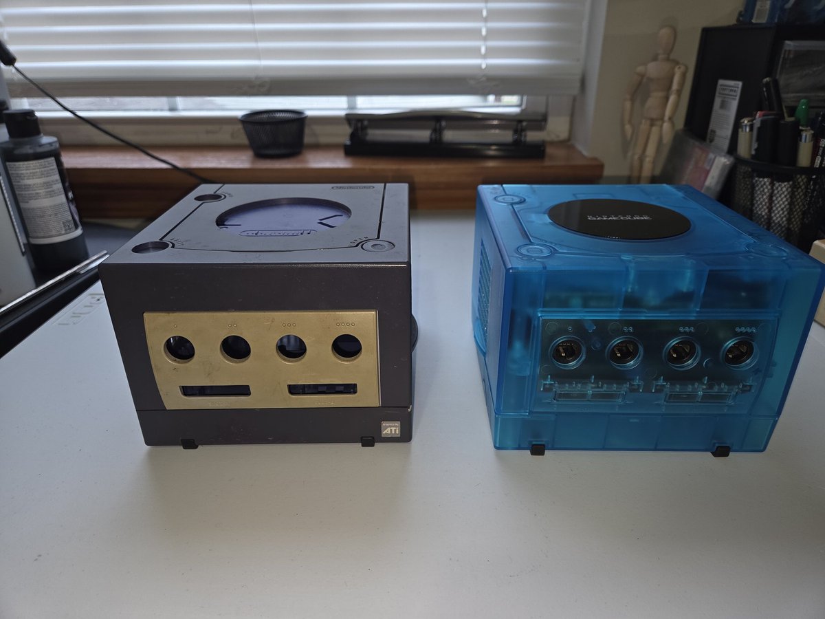 Found a gamecube at a garage sale for 20$ and gave it a face-lift.