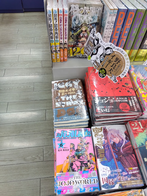 ruhe3kai's tweet image. 本日 #ヤングジャンプ コミック新刊発売!「#キングダム」76巻「#ザ・ジョジョランズ」6巻(スピンオフ小説の「#野良犬イギー」「#紅い遺言」も発売中)などです!
#ブックスルーエ
#3fコミック