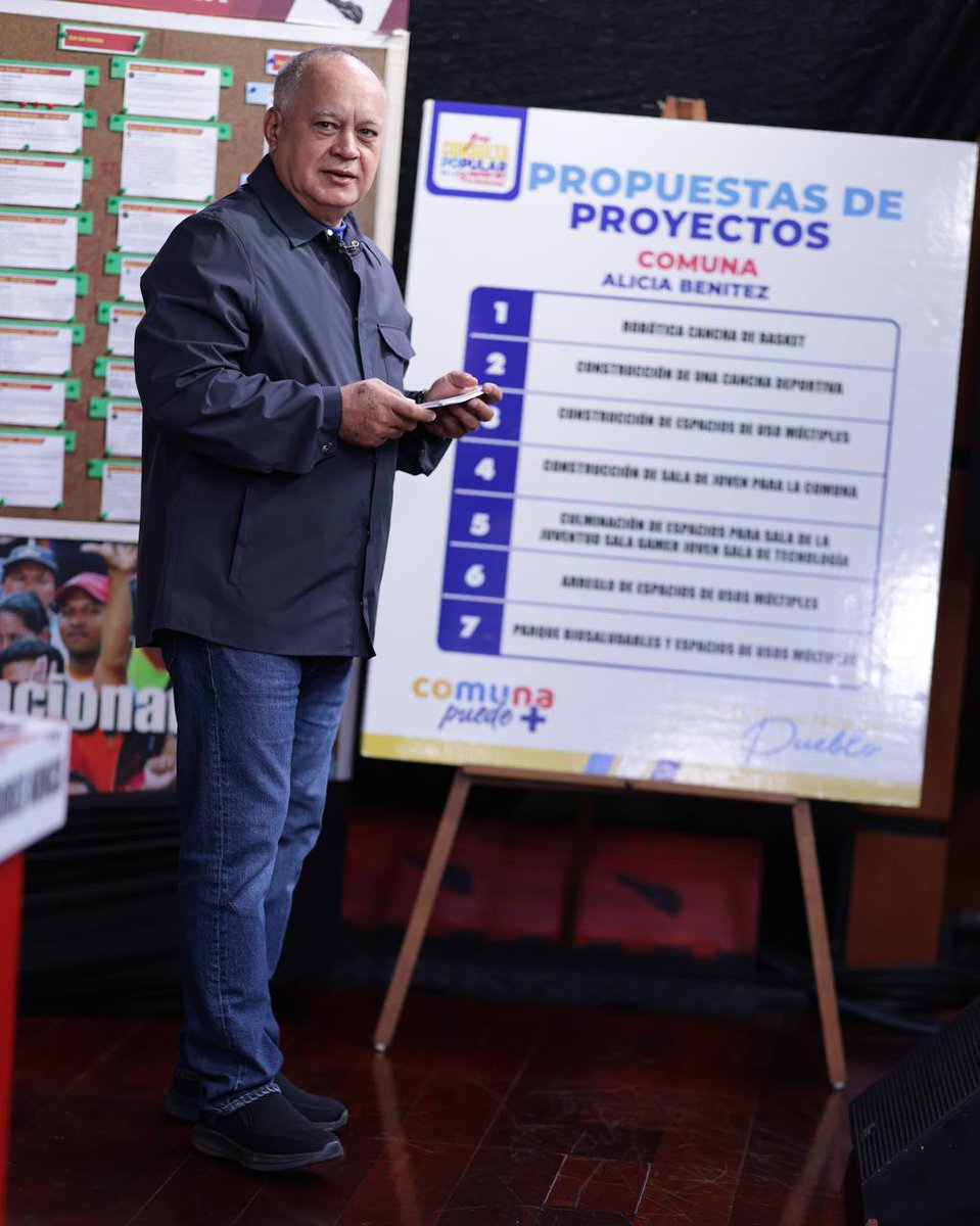 #EnVivo <a href="/dcabellor/">Diosdado Cabello R</a>: En nuestra FANB, muchachos y muchachas, allí está y descansa la paz y tranquilidad de todas nuestras fronteras de toda la Patria, por eso cuando uno escucha en sus consignas la unidad, como espíritu de fuerza, uno sabe que la cosa va bien encaminada porque
