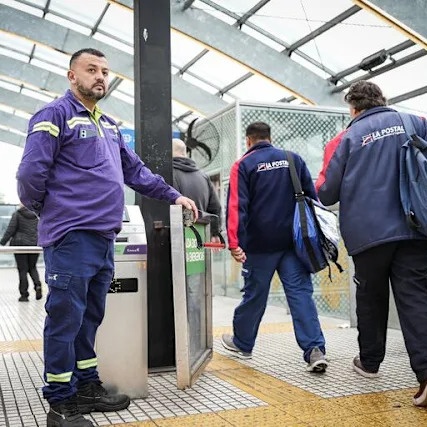 jotaleonetti's tweet image. PROTESTA DE METRODELEGADOS 🚇
Apertura de molinetes en estación Federico Lacroze de #LíneaB entre las 8 y las 9, previa a la movilización junto a trabajadores del @HospGarrahan