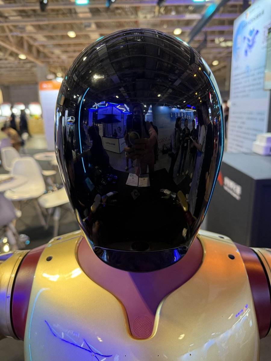 klustout's tweet image. China is on a quest to dominate the AI robot race with humanoids from China's AI² Robotics, EngineAI, and Unitree Robotics.
Thanks to its talent pool, govt support & large/tech-savvy consumer base, China could overtake the US in humanoid adoption.
edition.cnn.com/2025/07/16/bus…