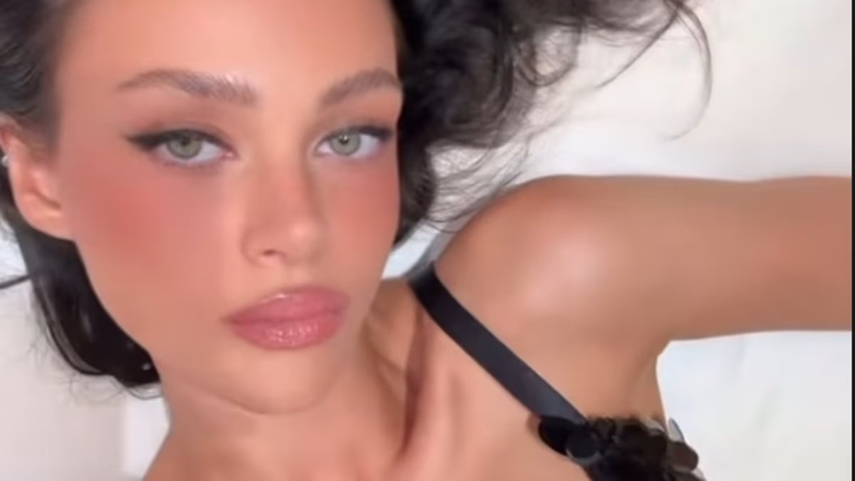 Neuro_mesh's tweet image. Nicola Peltz stuns fans with a bold Instagram post and reveals she&apos;s starring in new thriller &quot;Pretty Ugly,&quot; exploring social media obsessions alongside an all-star cast! dailymail.co.uk/tvshowbiz/arti…