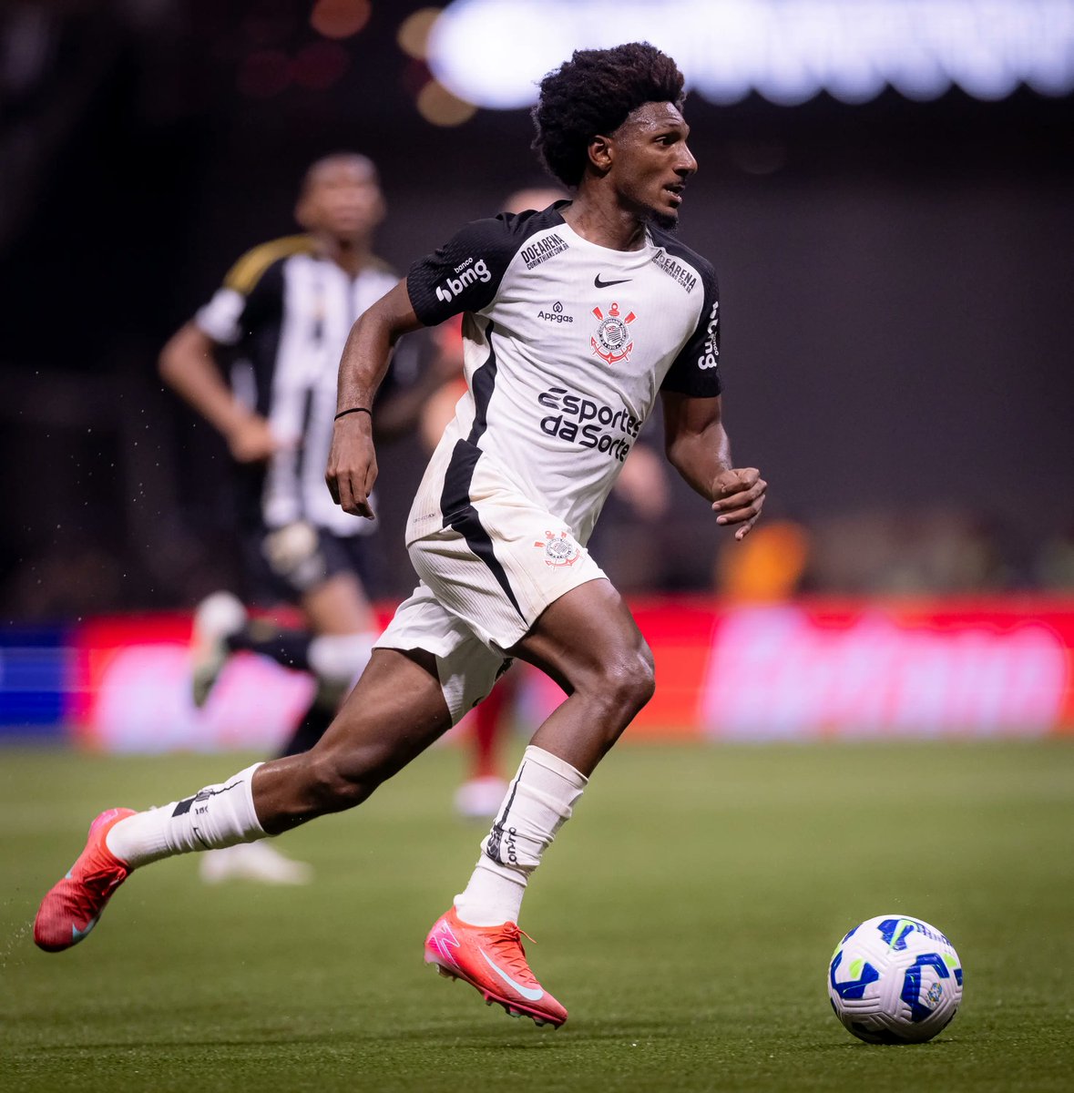 xGTstats's tweet image. 🙏 Talles Magno voltou a marcar após 24 jogos seguidos em branco.
📊 Em 2024: 6 gols e 3 assistências em 34 partidas.
⏱️ O último gol havia sido em 15/02, contra a Portuguesa — 5 meses e 1 dia atrás.