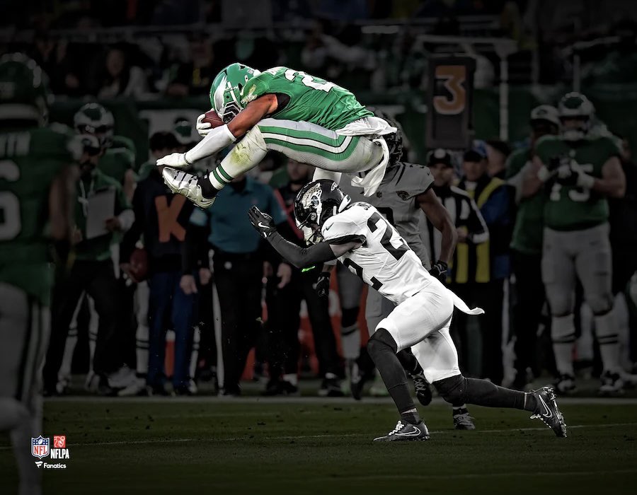 pheaglescentral's tweet image. Saquon Barkley has won the Best Play of The Year with his backwards hurdle 🔥
@ESPYS @saquon
