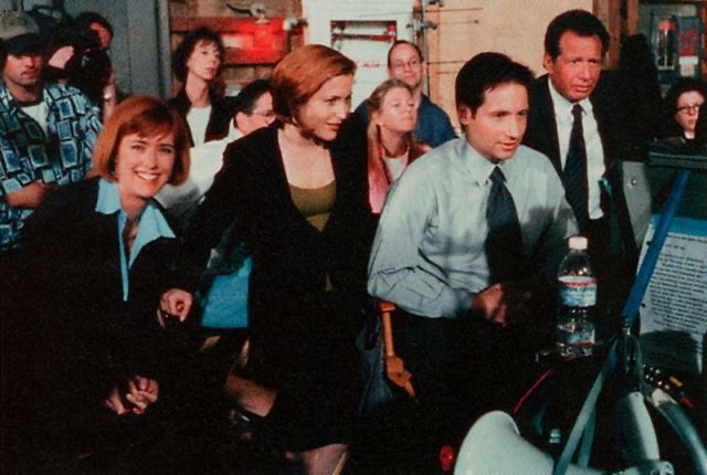 Justice4Queeque's tweet image. remember when David Duchovny cast his literal wife and had her dress up like his costar Gillian Anderson