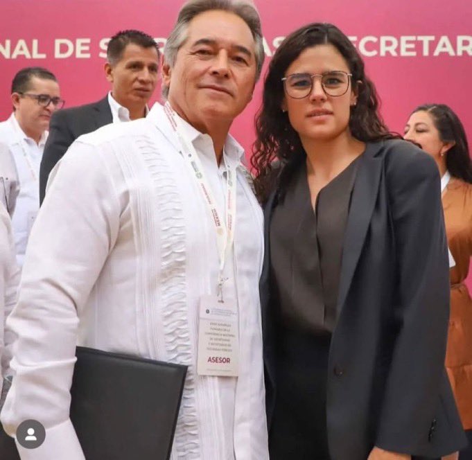 LSofiaDim's tweet photo. Nuestros ex secretarios de gobernación con Hernán Bermúdez. 

¿Quien demonios nos gobierna? https://t.co/fDqyMdqr9S