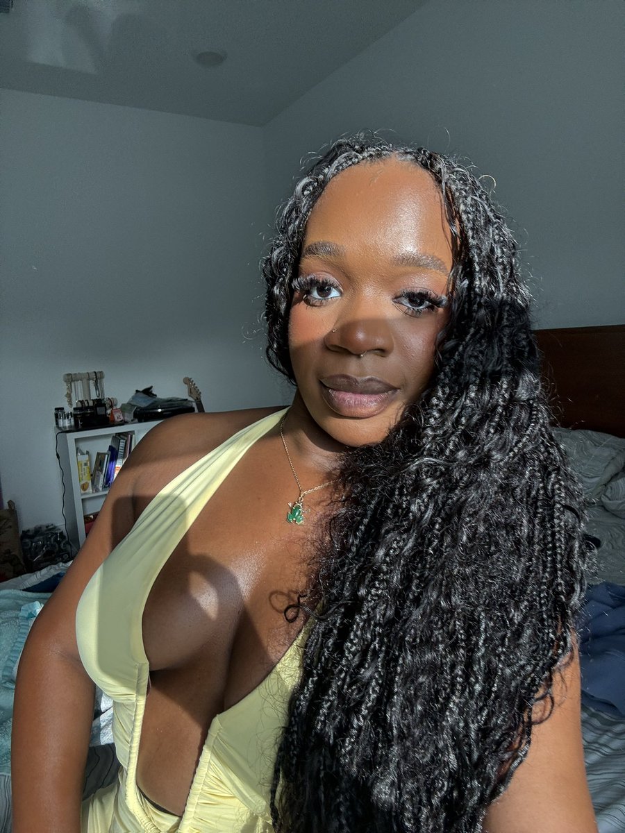 tegaliciousss's tweet photo. happy birthday to meeee 💛 https://t.co/YoNINurwIn