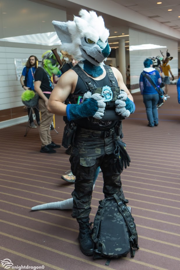 sirspacedragon's tweet image. Raked in quite a lot of new followers so hello! I do art, I'm quite the health & fitness nut, and I love big monsters. DMs are always open for anyone who wants to talk about MGS/DS, guns, tacticool nonsense, working out, bunnies, and/or kaijus.