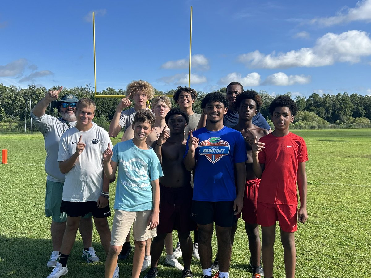 StayHowlin's tweet image. Great first two days of Coyote Football Camp! Thank you to @Spinnerlawfirm Charlie and Jennie for sponsoring our camp and providing popsicles all 3 days!!! Final day tomorrow!!! @StayHowlin @CCHS_Sport @TheCoyoteWay