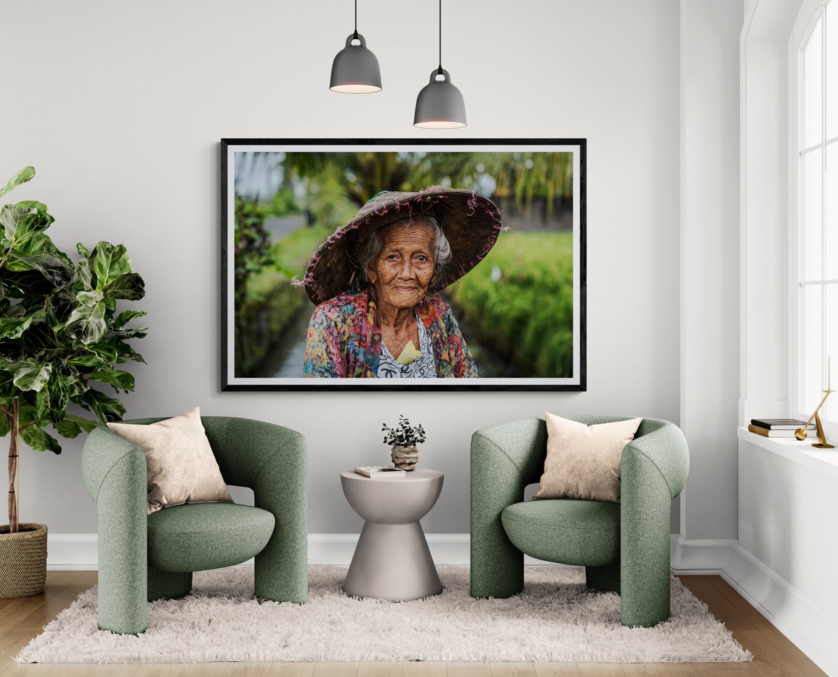 MarcusMusashi's tweet image. IBU - 1/1 Exclusive.
My finest portrait and my favorite photograph. The one that defines my body of work. This is a truly one-of-a-kind dream photo and I'm so thankful for capturing this beautiful, kind, and colorful Balinese lady in the best way possible.
Ibu is an endearing…