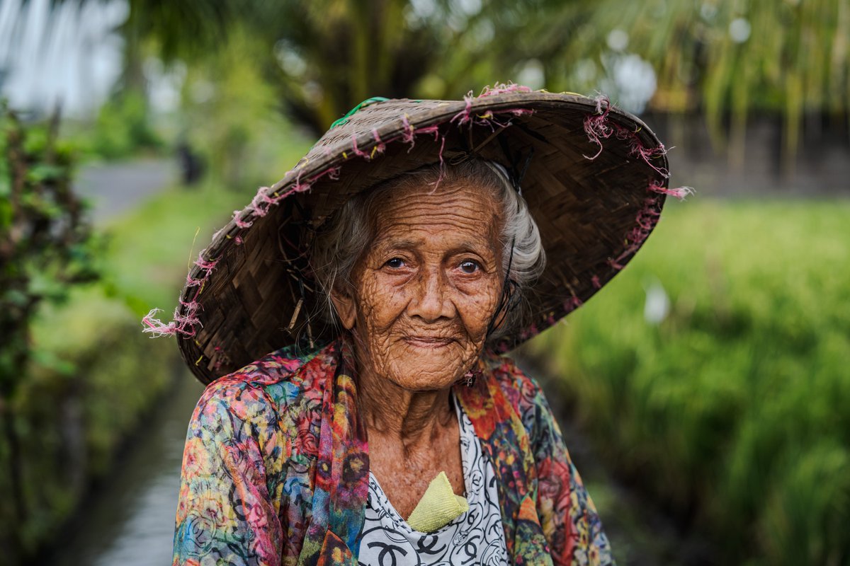 MarcusMusashi's tweet image. IBU - 1/1 Exclusive.
My finest portrait and my favorite photograph. The one that defines my body of work. This is a truly one-of-a-kind dream photo and I'm so thankful for capturing this beautiful, kind, and colorful Balinese lady in the best way possible.
Ibu is an endearing…