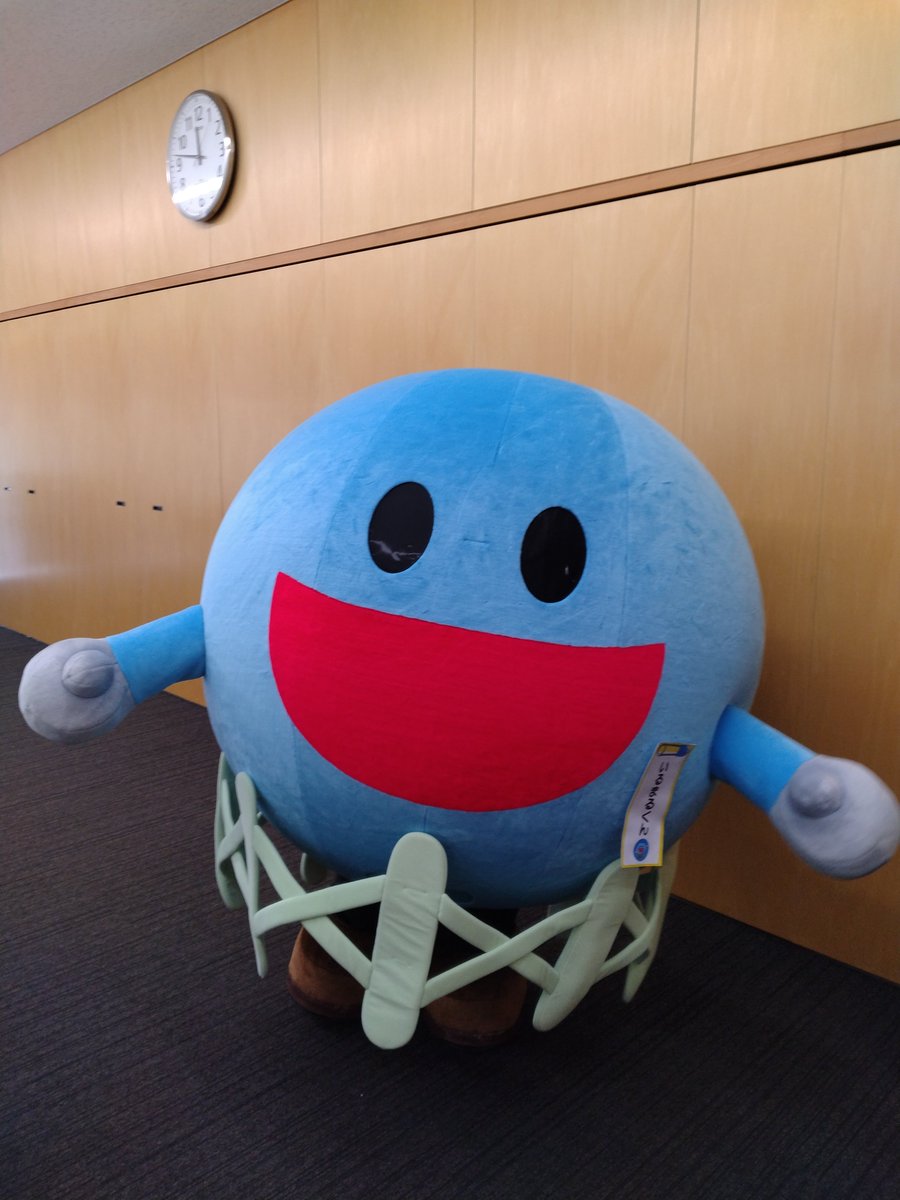 irumagas's tweet image. 🔵今日のいるまるくん🔵
おはようございます☀️
新しい名札ができて喜ぶいるまるくん☺️
🔵「ねえねえ、ぼく似合ってる~~?🎶」
#企業公式が朝の挨拶を言い合う #ゆるキャラ #入間ガス #いるまるくん