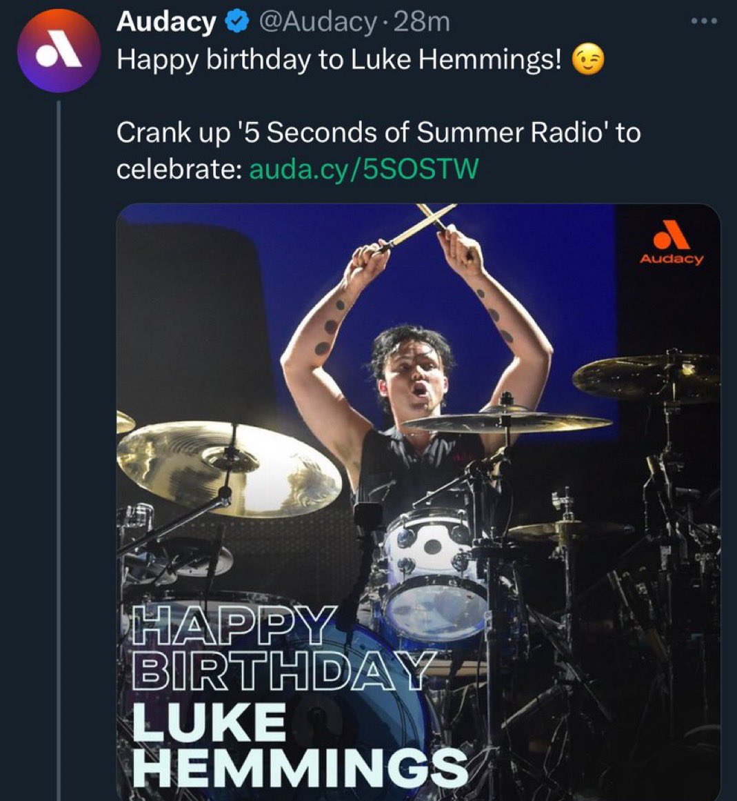 THE5SOSHQ's tweet photo. Happy Birthday Luke Hemmings https://t.co/ceybTnOkVG