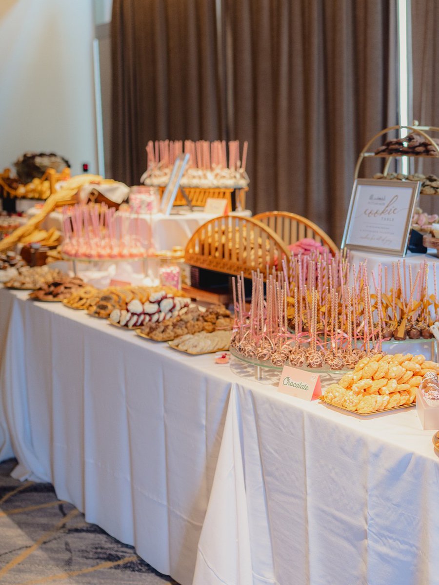 Your forever starts with a view. ✨

Say "I do" against the sparkling Pittsburgh skyline and celebrate with sweeping riverfront views. 

🔗 riverscasino.com/pittsburgh/mee…
