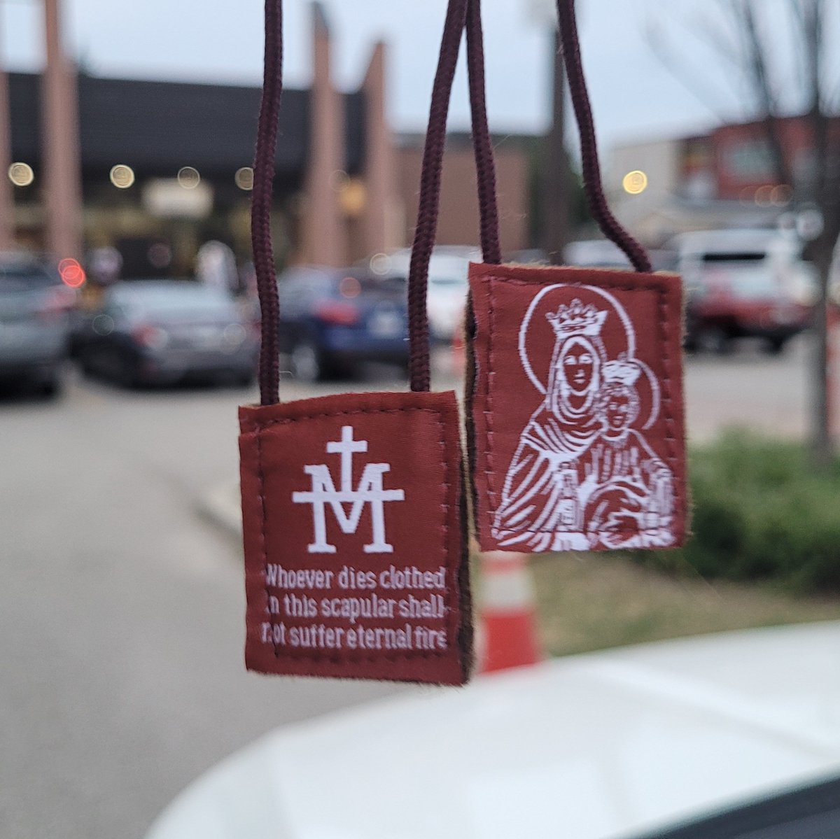 Today, July 16 on the feast of Our Lady of Mount Carmel, Fr. Salvador explained all about the Brown Scapular. He blessed a few in Mass and personally placed one each on the shoulders of all people in attendance. Thank you Father.

⛪️ St. Augustine of Canterbury
Toronto 🇨🇦