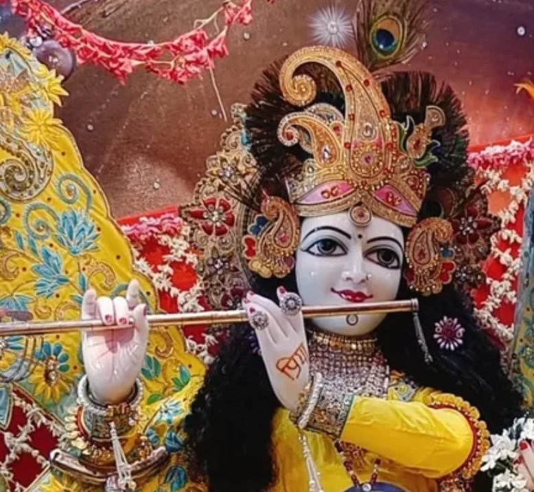 AkhileshYadv9's tweet image. श्रीकृष्ण प्रेममयी "राधा",राधा प्रेममयों "श्री हरि"
जीवनेन धने नित्यं, "राधा कृष्ण" गतिर्मम
श्री राधा रानी, भगवान श्री कृष्ण में रमण करती है, और भगवान श्री कृष्ण श्री राधारानी में रमण करते हैं।
इस लिए मेरे जीवन का प्रत्येक क्षण श्रीराधा कृष्ण के आश्रय में व्यतीत हो।
#राधे_राधे
