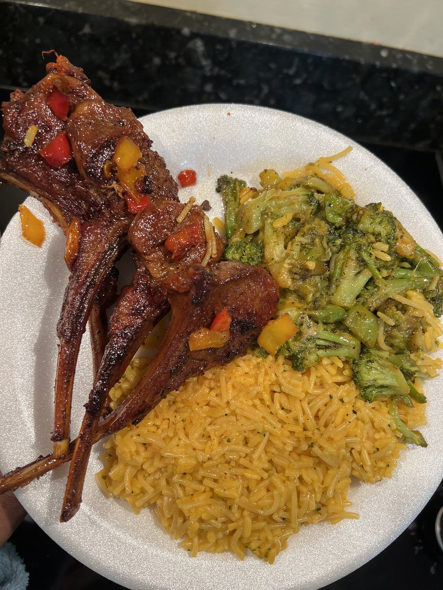Alexis_____24's tweet image. Lamb chops cheesy broccoli & rice made by me π₯°ππ