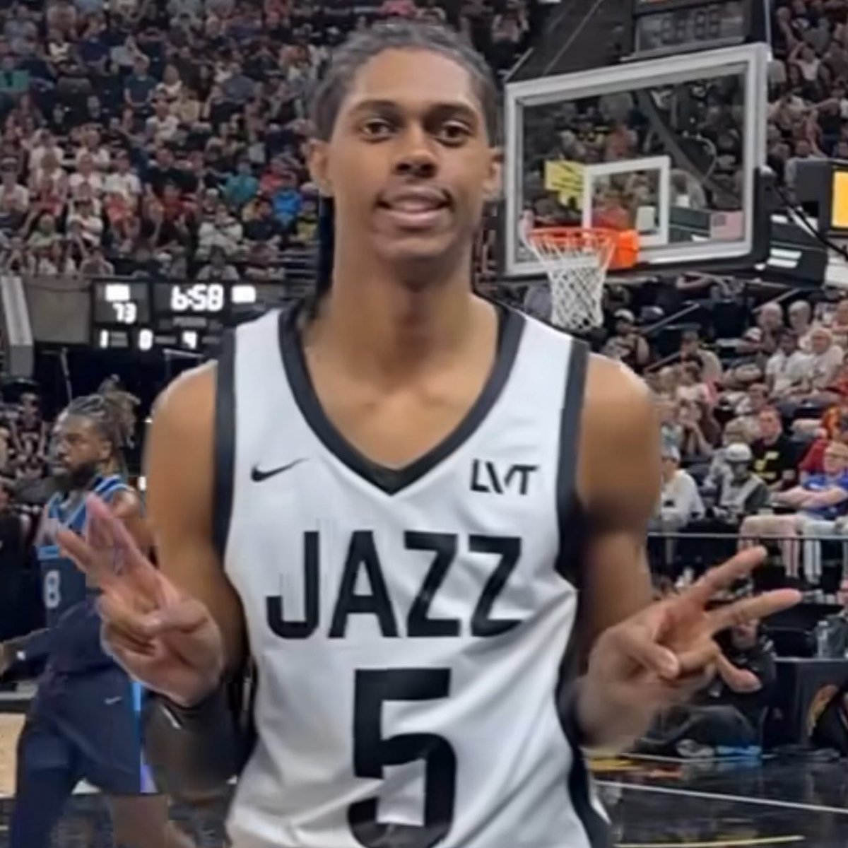 KatoParinaSLC's tweet image. Utah’s injury report for the SUMMER LEAGUE:

OUT - Ace Bailey (hip flexor soreness) 
OUT - Walter Clayton Jr. (hamstring soreness)
OUT - RJ Luis Jr. (knee soreness)
OUT - John Tonje (ankle sprain)
OUT - Kyle Filipowski (too good)

Only one man can save us.