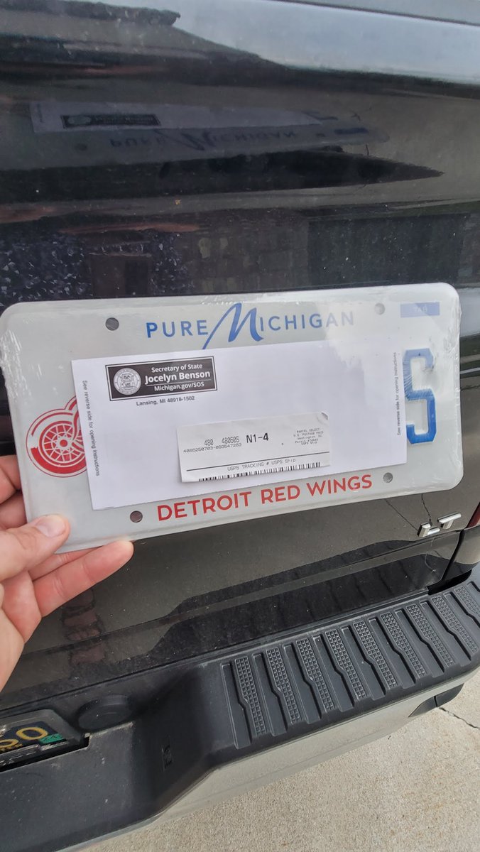TheRealMedicCJ's tweet image. I wonder what came today. New plate reveal tomorrow morning for anyone that wants to guess 🐙 #LGRW #NHL #MiWx
