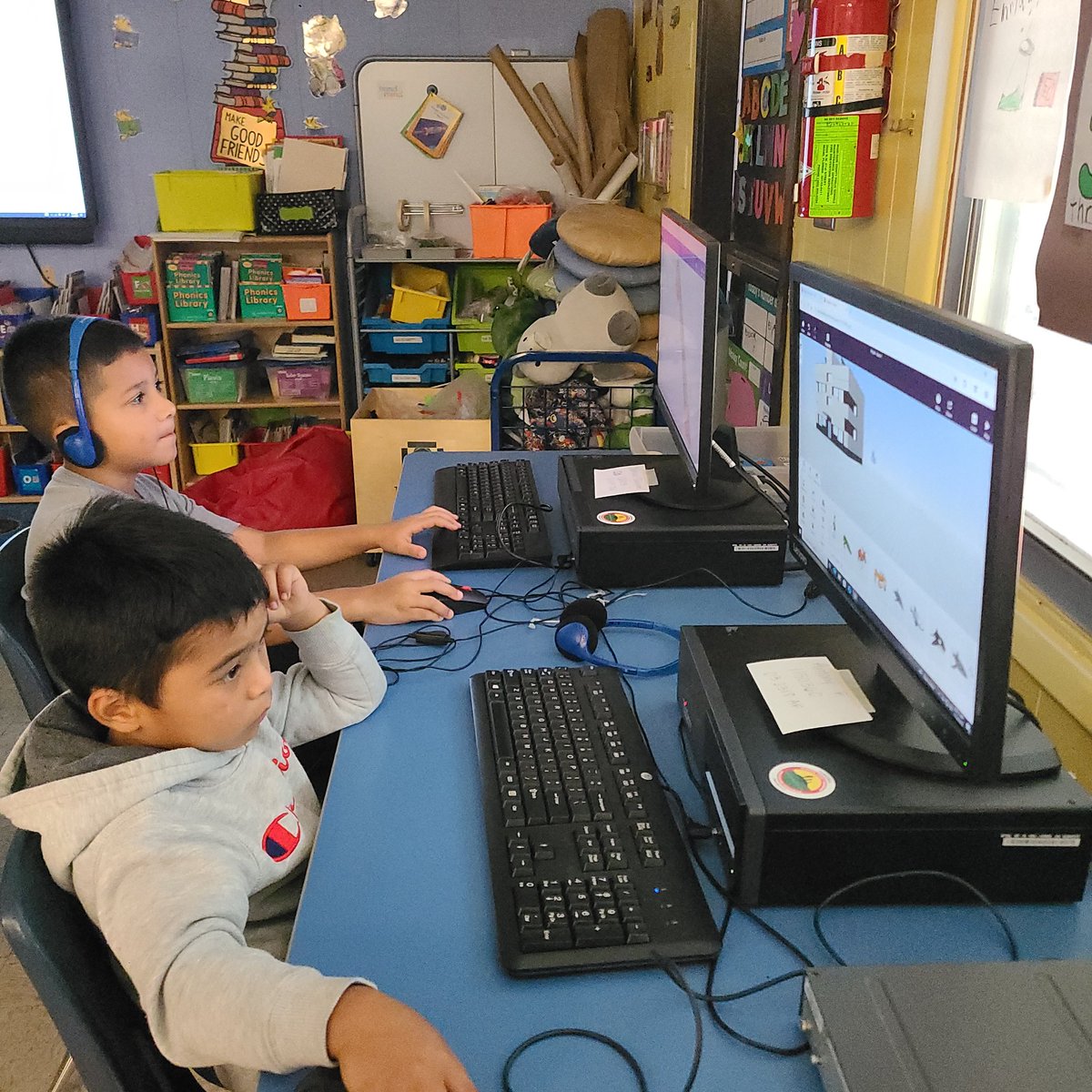 mdcpsmigrant's tweet image. Our students at South Dade Center learned about generative AI and 3D modeling for VR with Mr. Godinez. 

#YourBestChoiceMDCPS
#Summer305 #SYIP2025
@SuptDotres
@MDCPSTitleI
@MDCPS