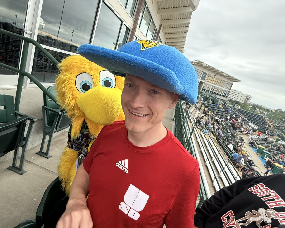 SDCoyotesWBB's tweet image. Play ball ⚾️
We’re having a blast taking in a @canaries game this evening!
#GoYotes x #WeAreSouthDakota